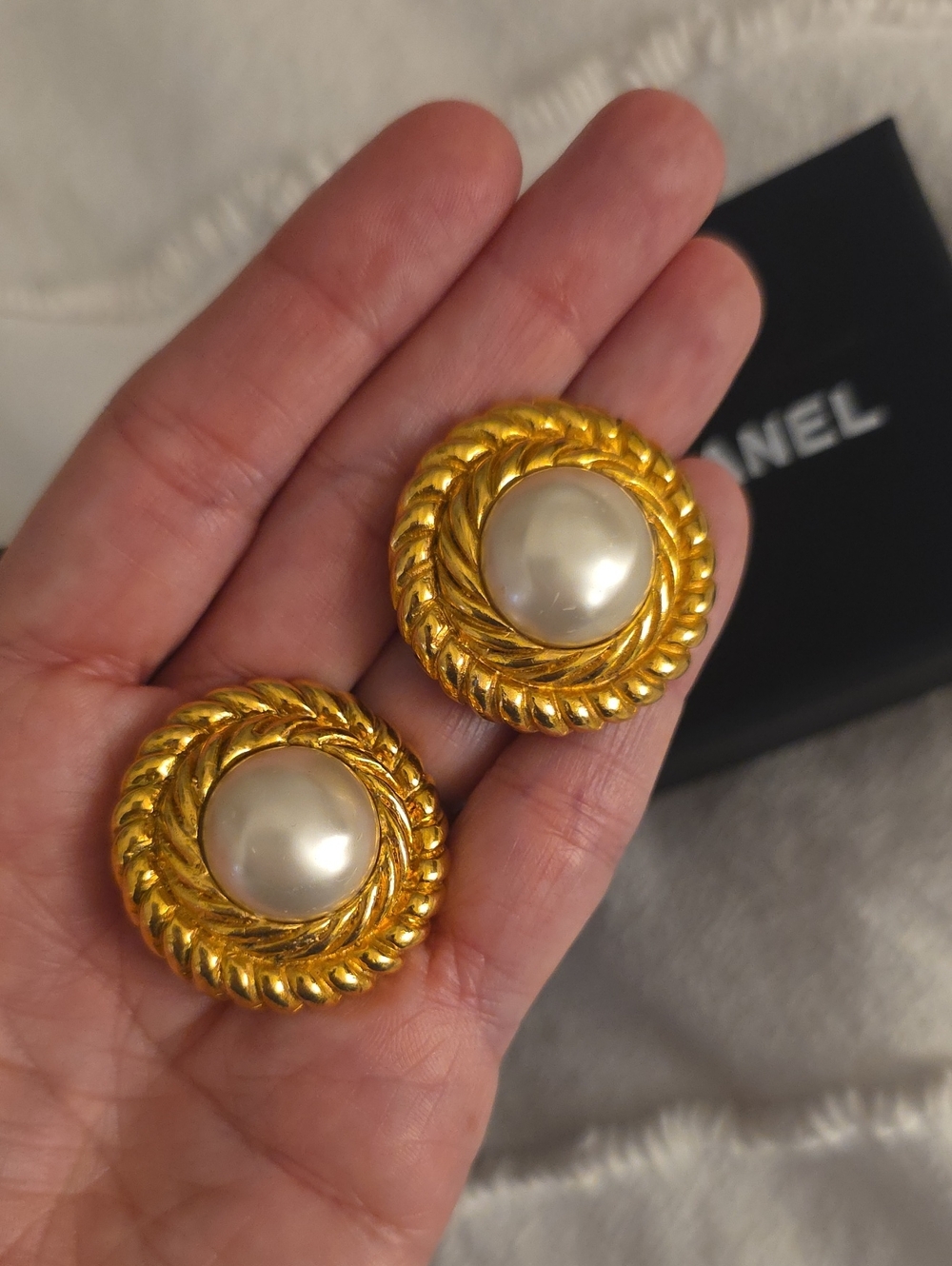 Chanel Vintage Clip On Earrings - Picture 7 of 12